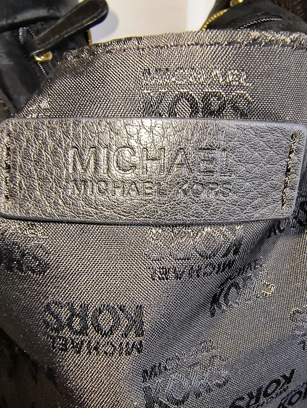 Michael Kors Fulton Large Black Leather Shoulder Bucket Bag EUC - Picture 12 of 13